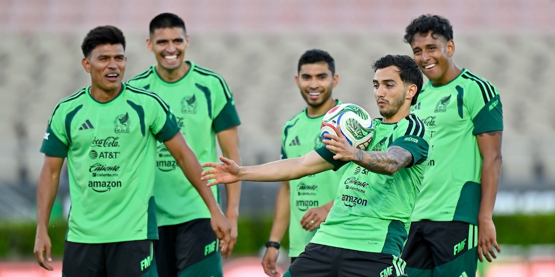 Jesús Gallardo, Memote Martínez, Orbelín Pineda, Luis Chávez y Luis Romo en un entrenamiento de la Selección Mexicana.