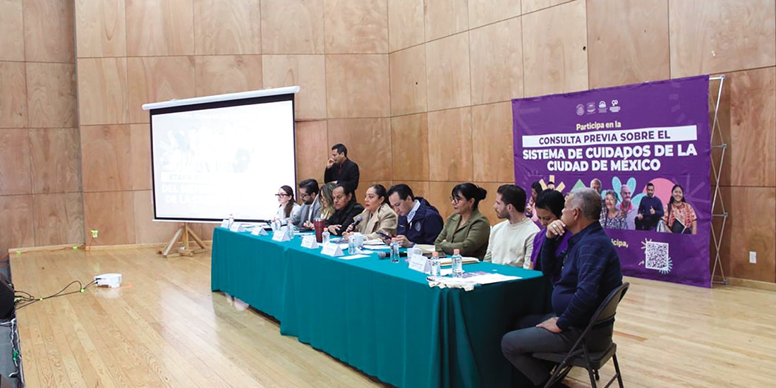 Diputados capitalinos durante la inauguración de la consulta previa sobre el Sistema de Cuidados, ayer.