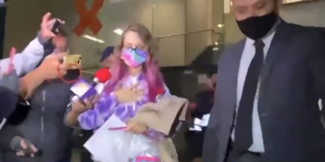 YosStop fue recibida por los medios al salir de la cárcel