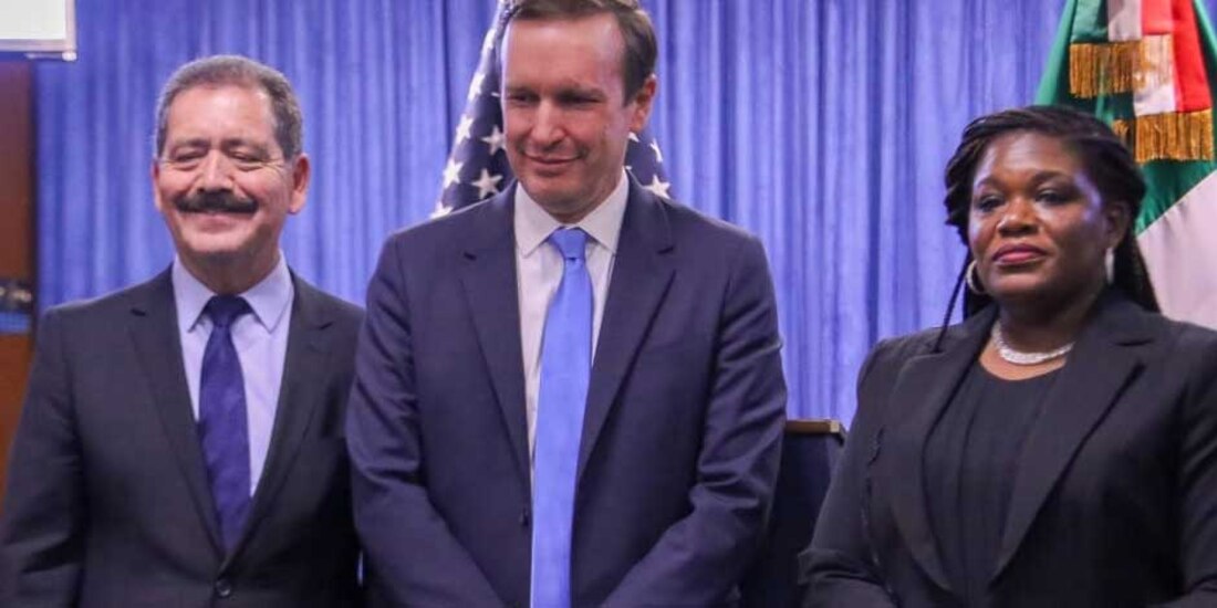 El senador Chris Murphy y los congresistas Jesús “Chuy” García y Cori Bush
