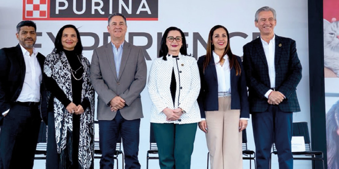Directivos y autoridades en la inauguración del Purina® Experience Center.