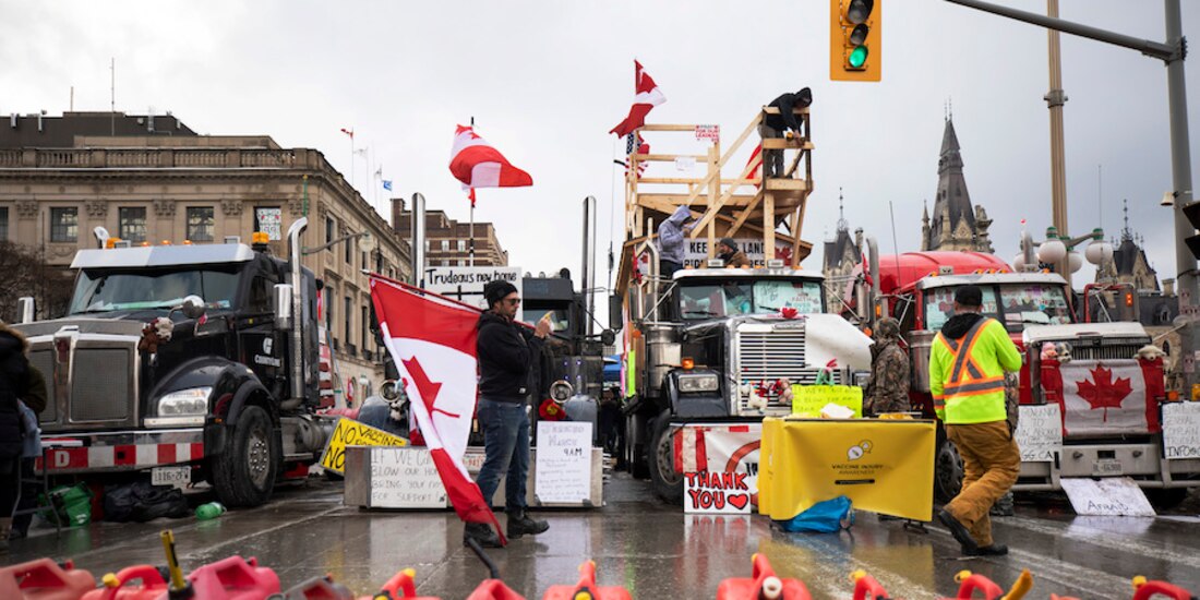 Transportistas mantenían su bloqueo, ayer, en Ontario.