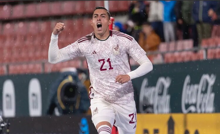 Rogelio Funes Mori celebra gol con la Selección Mexicana