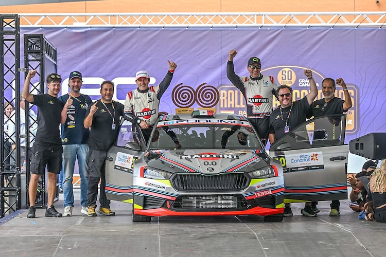 Miguel Granados y Marc Martí celebran su triunfo en el WRC Rally Islas Canarias 2026.