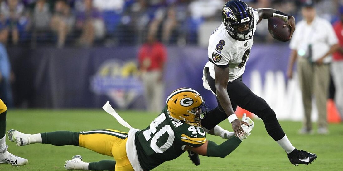 Una acción de un Green Bay Packers vs Bltimore Ravens de la NFL