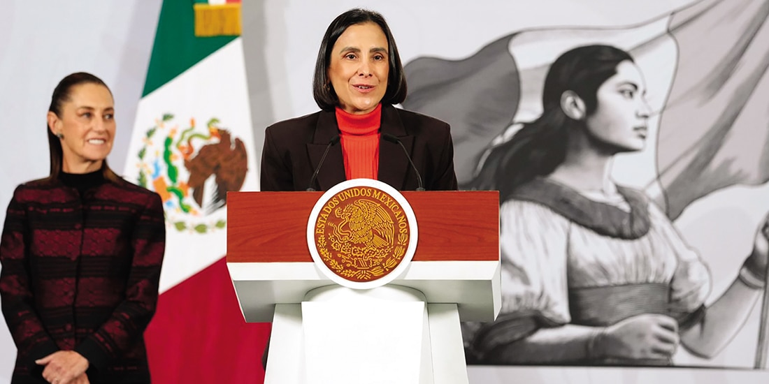 La Presidenta, ayer, con la secretaria de Energía.