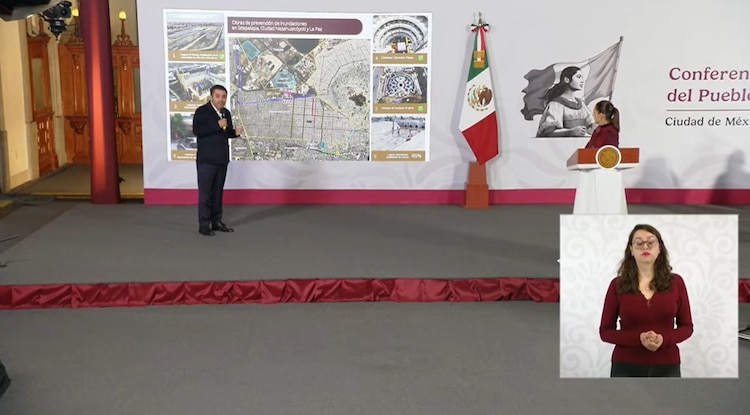 El director de Conagua junto a la Presidenta Claudia Sheinbaum.
