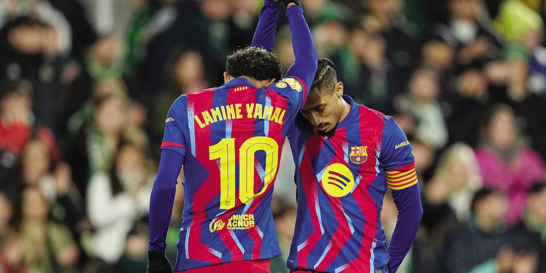 Yamal y Raphinha celebran uno de los goles de ayer con el Barcelona.