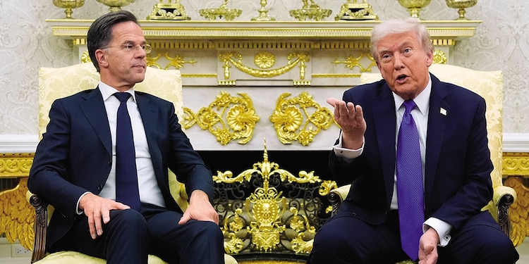 Donald Trump (izq.) y Mark Rutte (der.), en la Casa Blanca, ayer.