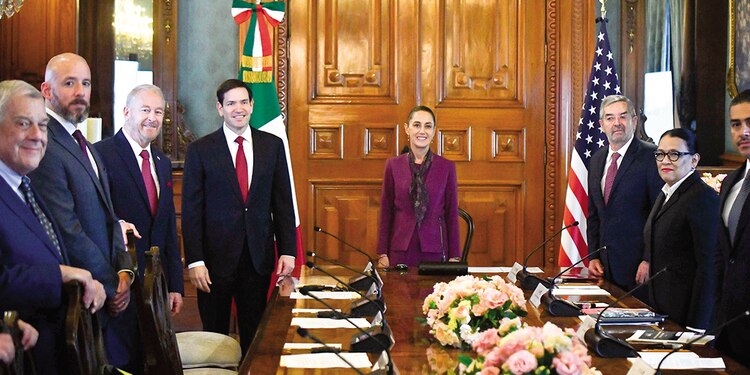 De izq. a der.: Ronald Johnson, Marco Rubio, la Presidenta Claudia Sheinbaum, Juan Ramón de la Fuente, Rosa Icela Rodríguez y Omar García Harfuch, ayer.