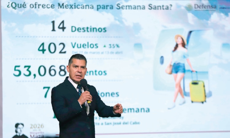 Leobardo Ávila, ayer, al informar que Mexicana ofrecerá 402 vuelos en días santos.