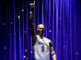 Kobe Bryant, una de las grandes leyendas de la NBA, fue inmortalizado con una estatua de bronce.