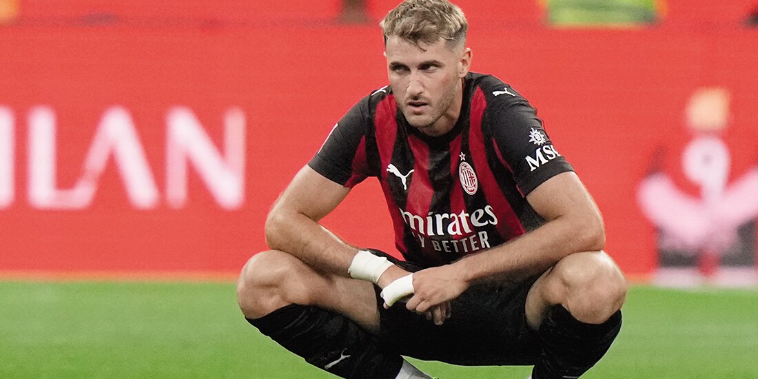 El delantero mexicano hace dos semanas en el inicio de la Serie A en el partido que el Milan perdió.