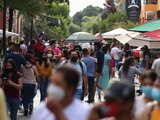 TLAQUEPAQUE, JALISCO, 27MARZO2021.- A partir del lunes, inicio de Semana Santa, la entidad entrará en semáforo epidemiológico verde por Covid-19 debido al bajo riesgo que representa. Así lo anunciaron autoridades federales la noche de ayer, con lo que suman siete estados en este color (Coahuila, Tamaulipas, Veracruz, Jalisco, Nayarit, Campeche y Chiapas). FOTO: GALO CAÑAS/CUARTOSCURO.COM