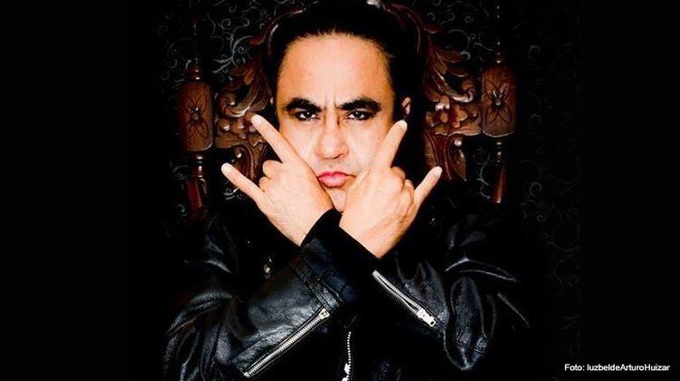 El músico Arturo Huizar, fundador de la influyente banda mexicana de metal Luzbel.