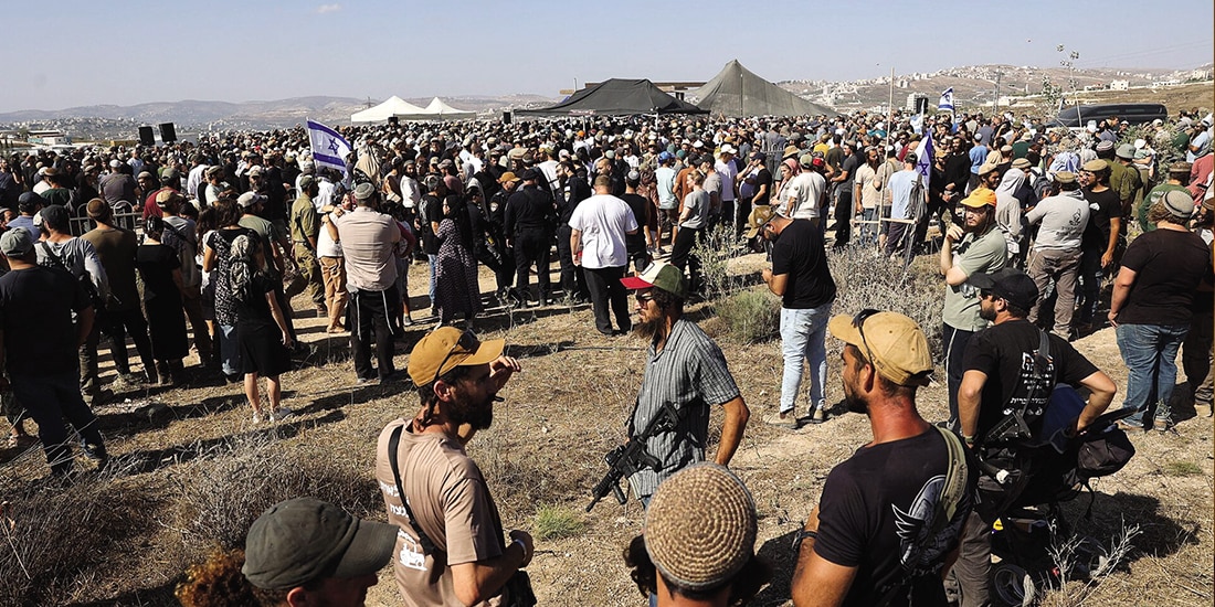 Cientos de colonos israelíes, quienes residen ilegalmente en Cisjordania ocupada, perpetraron la semana pasada ataques contra diferentes aldeas palestinas.