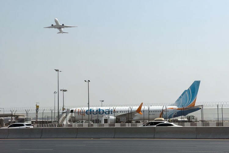 Un avión de Flydubai sobre la pista del Aeropuerto Internacional de Dubái, en Emiratos Árabes Unidos, el 30 de septiembre de 2026
