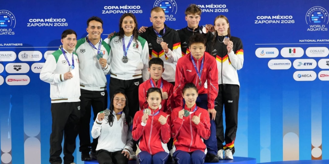 México gana medalla de plata en equipo mixto.