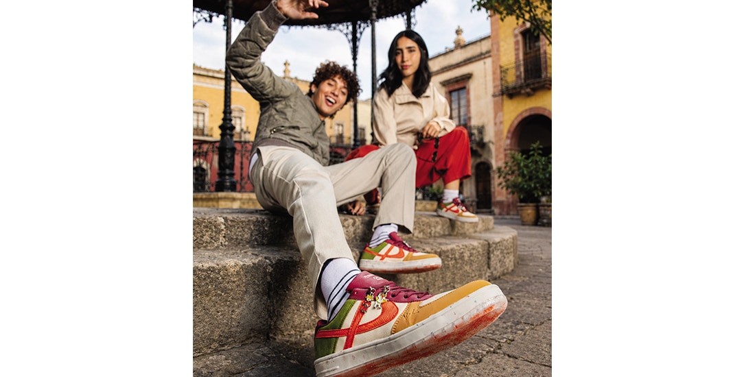La suela de los tenis de edición especial está hecha de material reciclado.