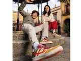 La suela de los tenis de edición especial está hecha de material reciclado.