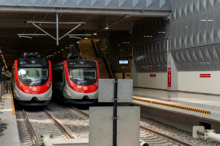 Aspectos del interior y la ruta del Tren Buenavista - AIFA.
