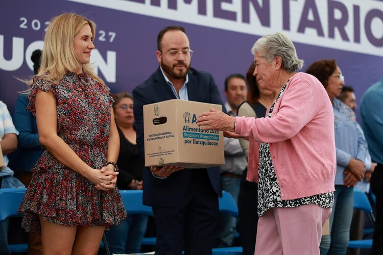 Romina Contreras entrega las primeras despensas del programa “Apoyo Alimentario 2025” en la Cabecera Municipal de Huixquilucan.