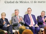 Alicia Bárcena, titular de Semarnat; embajador canadiense Cameron Mackay; Marcelo Ebrard, titular de SE; el canciller Juan Ramón de la Fuente y el titular de SHCP.