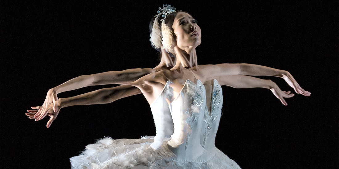 Una bailarina interpretando La muerte del cisne.