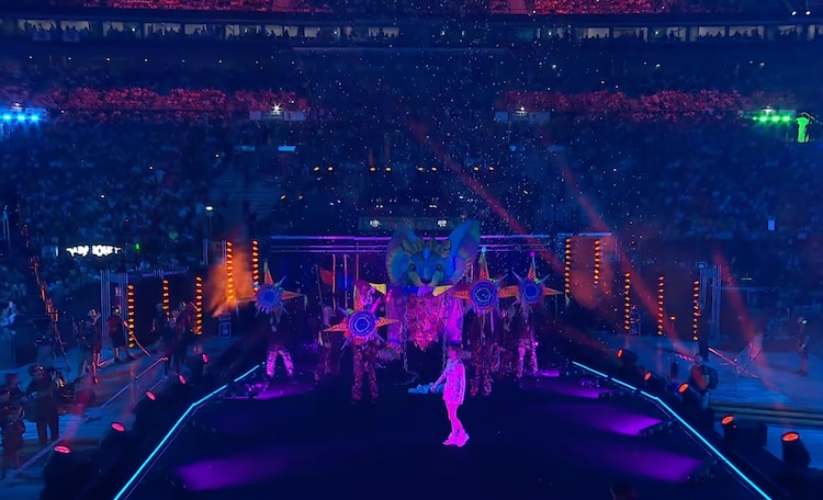 Rivers salió con un enorme alebrije en La Velada del Año 6