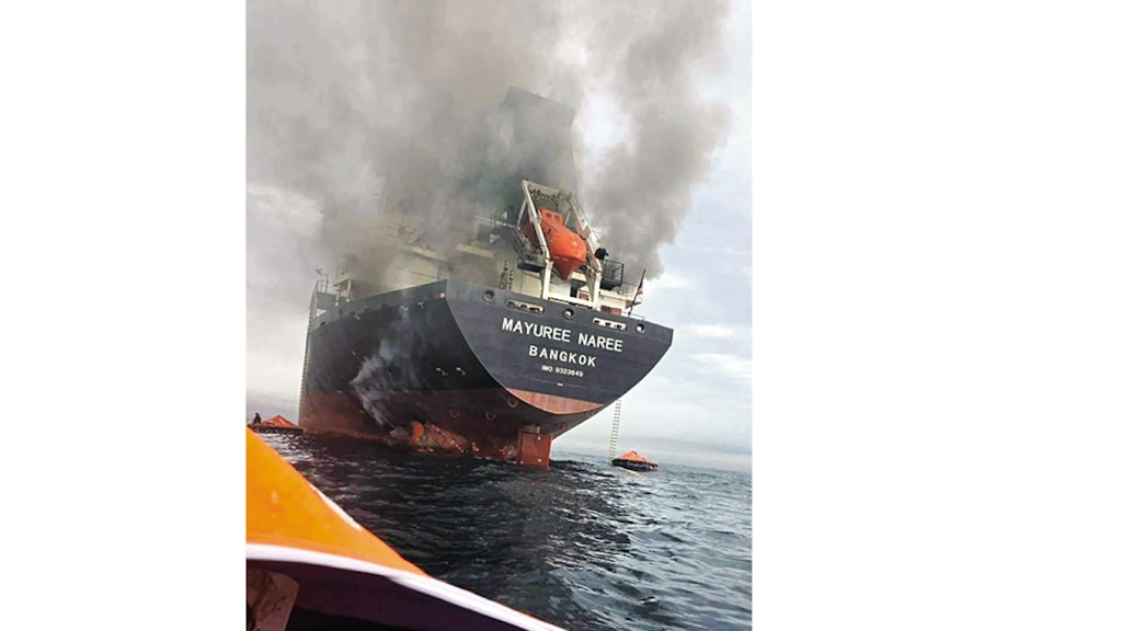 BUQUE tailandés atacado
en Ormuz, ay>er.