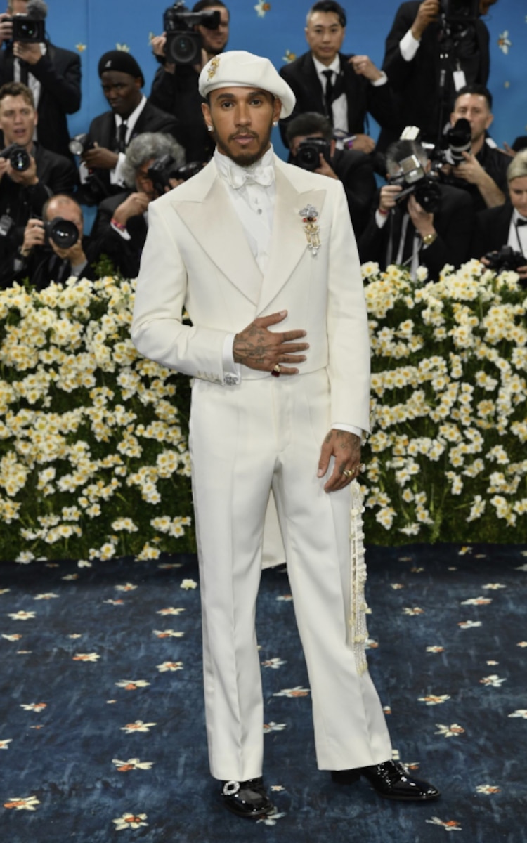 Lewis Hamilton honró a la cultura africana con este look de Wales Bonner.