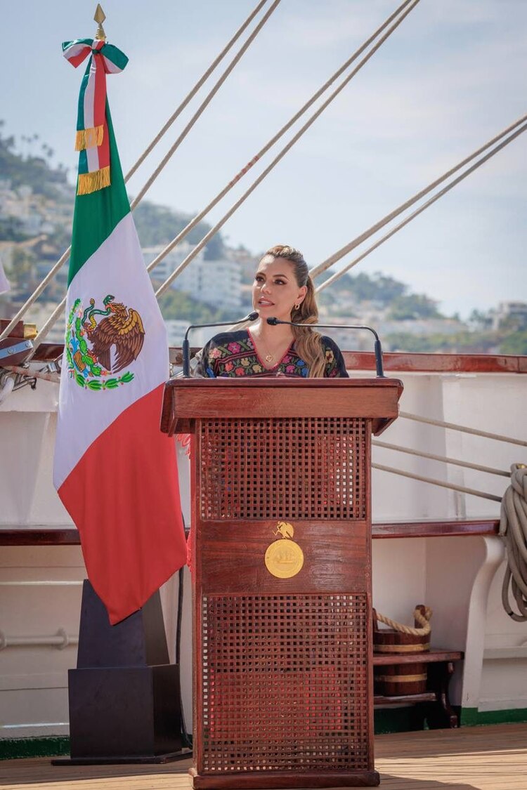 La gobernadora Evelyn Salgado Pineda destacó la labor del buque mensajero de paz.