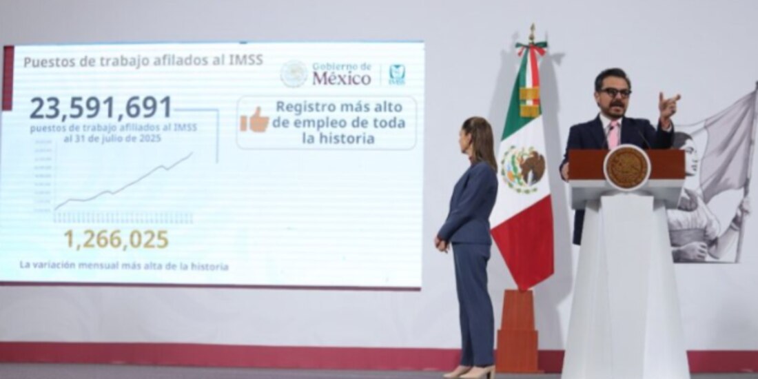 La Presidenta Claudia Sheinbaum Pardo y el director del IMSS, Zoé Robledo, ayer, en conferencia de prensa.