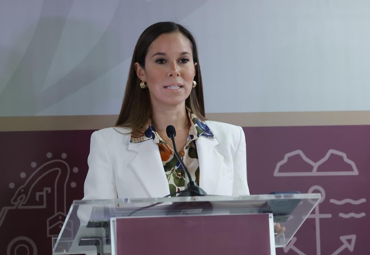 La secretaria de Turismo, Mireya Sosa Osuna, presentó los resultados del operativo ante el gobernador Rubén Rocha Moya.