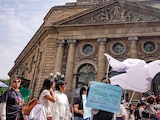 El pasado 27 de agosto, la Jefa de Gobierno, Clara Brugada, se reunió con una comisión de colectivos que impulsan la iniciativa de Muerte Digna, luego de una marcha que realizaron.