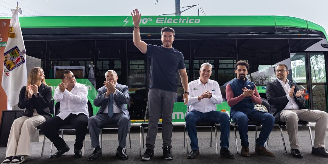 Samuel García inicia operaciones de la Ruta Transmetro Garza Sada-Carretera nacional.