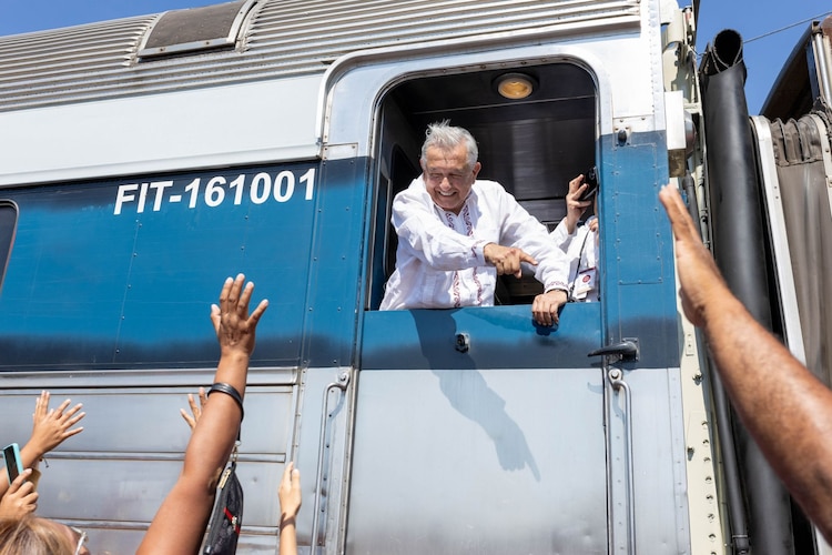 El expresidente López Obrador inauguró el Tren Interoceánico, en 2023.