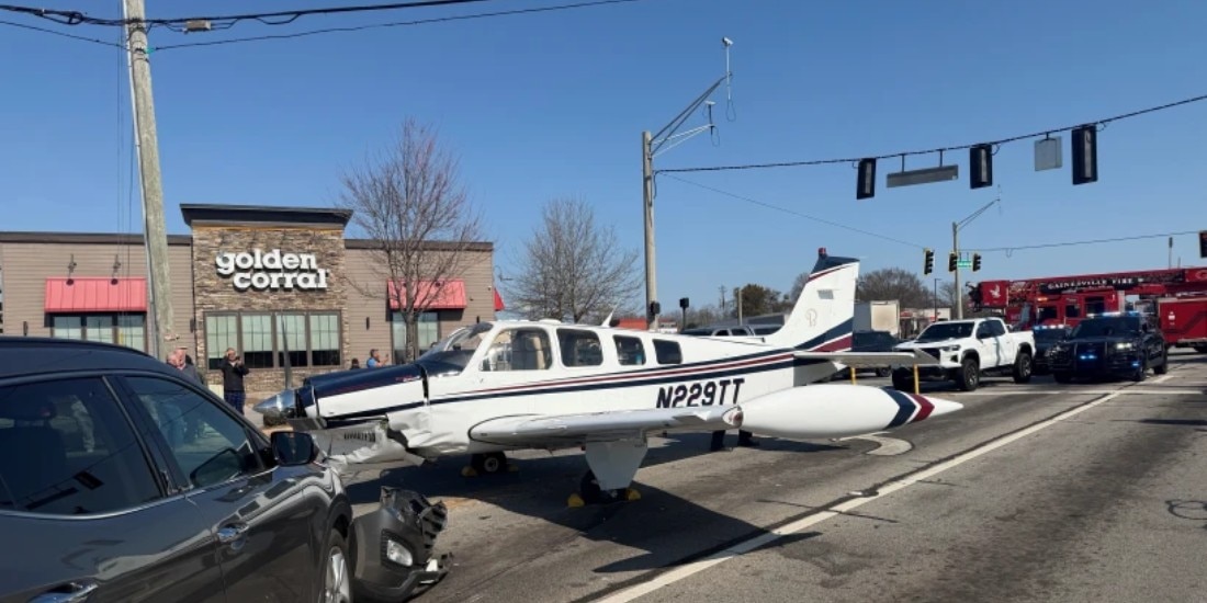Avioneta aterriza de emergencia en avenida transitada en Georgia, EU.