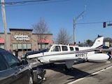 Avioneta aterriza de emergencia en avenida transitada en Georgia, EU.