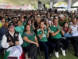 Sheinbaum, en la primera fila del Fan Fest del Deportivo Hermanos Galeana, en alcaldía GAM.
