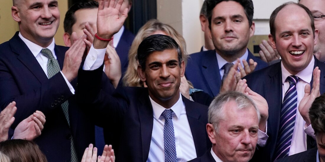 Rishi Sunak, elegido como sucesor de Truss, saluda a los tories en el Parlamento británico, ayer.