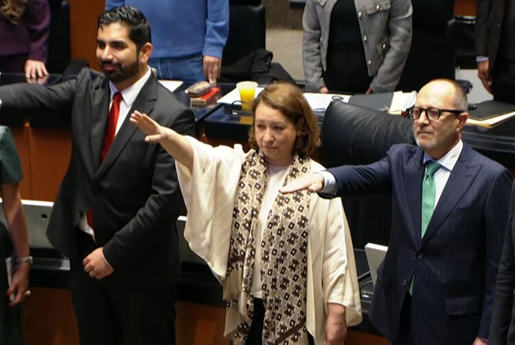 Rinden protesta nuevos embajadores de México.
