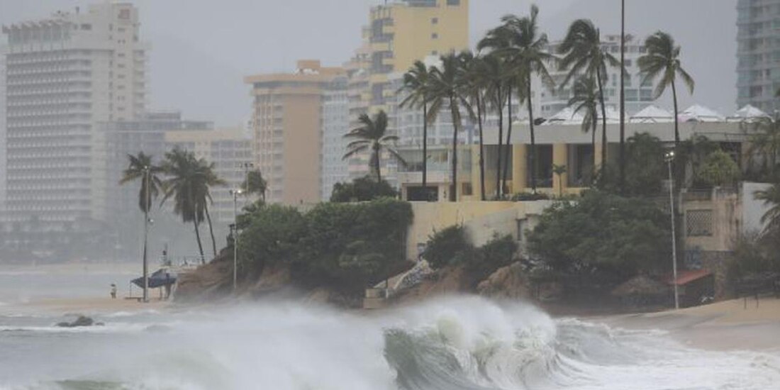 Autoridades buscan en el mar de Acapulco a siete personas desaparecidas