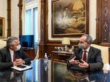 Hugo López-Gatell en conversación con el presidente argentino Alberto Fernández.