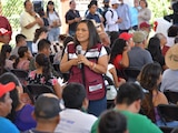 Beatriz Mojica durante una asamblea informativa en Igualapa, Guerrero.