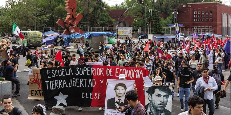 Marcha por el 55 aniversario del Jueves de Corpus, en San Cosme.