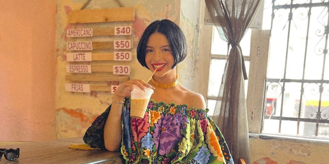 Ángela Aguilar enternece con foto de niña