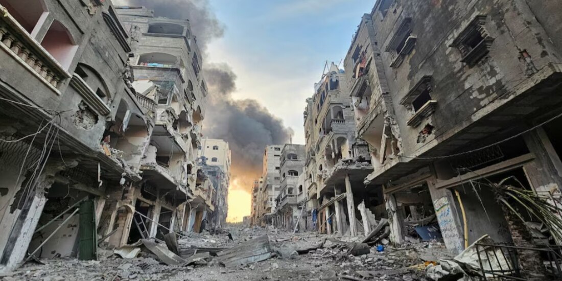 Una vista muestra casas y edificios destruidos en ataques israelíes, en Jabalia, en el norte de la Franja de Gaza.