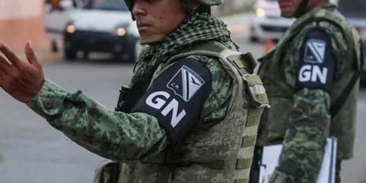 Salvador Humberto, alias "El Señor de la V", presunto operador del Cártel de Sinaloa en Ciudad Juárez, fue capturado en Chihuahua durante un operativo federal.