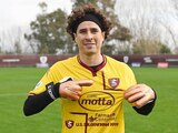 Memo Ochoa es presentado con el Salernitana de la Serie A Italiana